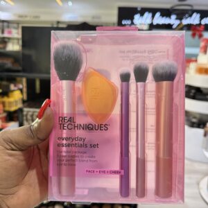 REAL TECHNIQUE BRUSH SET WITH BLENDER